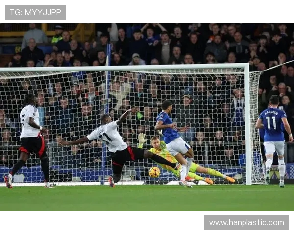 鲁尼评五大最难缠中后卫：特里居首皮克内斯塔名列其中